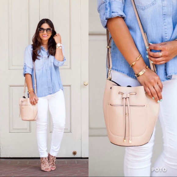 Ann Taylor Handbags - Ann Taylor Cream Bucket Bag